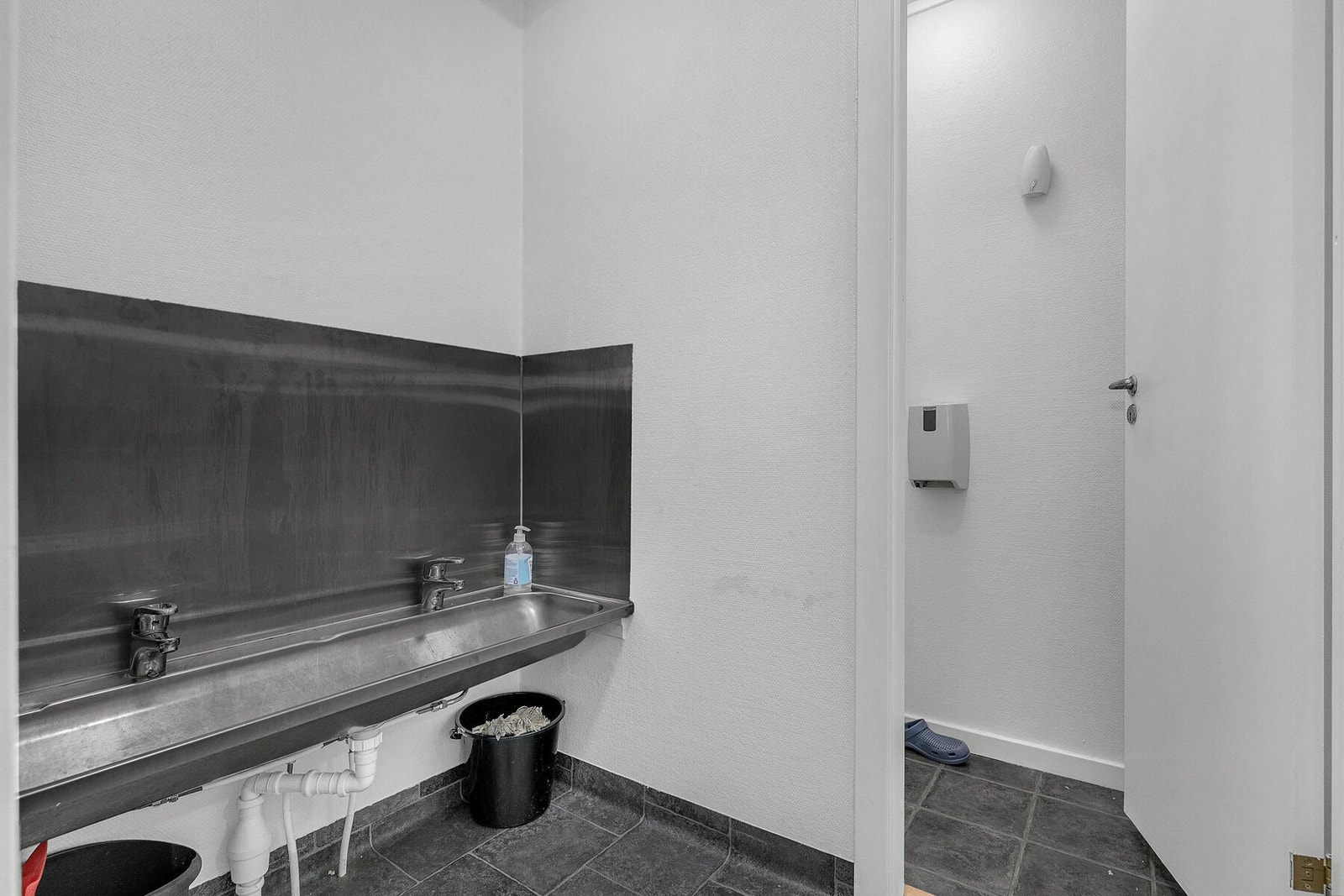 Tregård - 1etg - Næringslokale 1 - Vaskerom Galleribilde