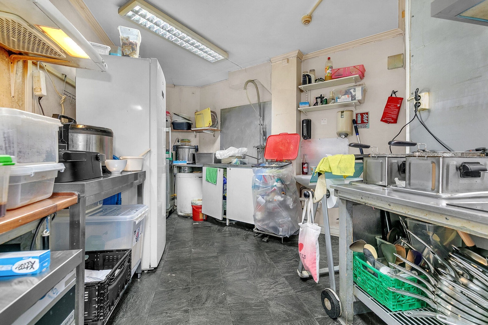 Murgård - Sokkeletasje - Næringslokale Butikk - Kjøkken 1 Galleribilde