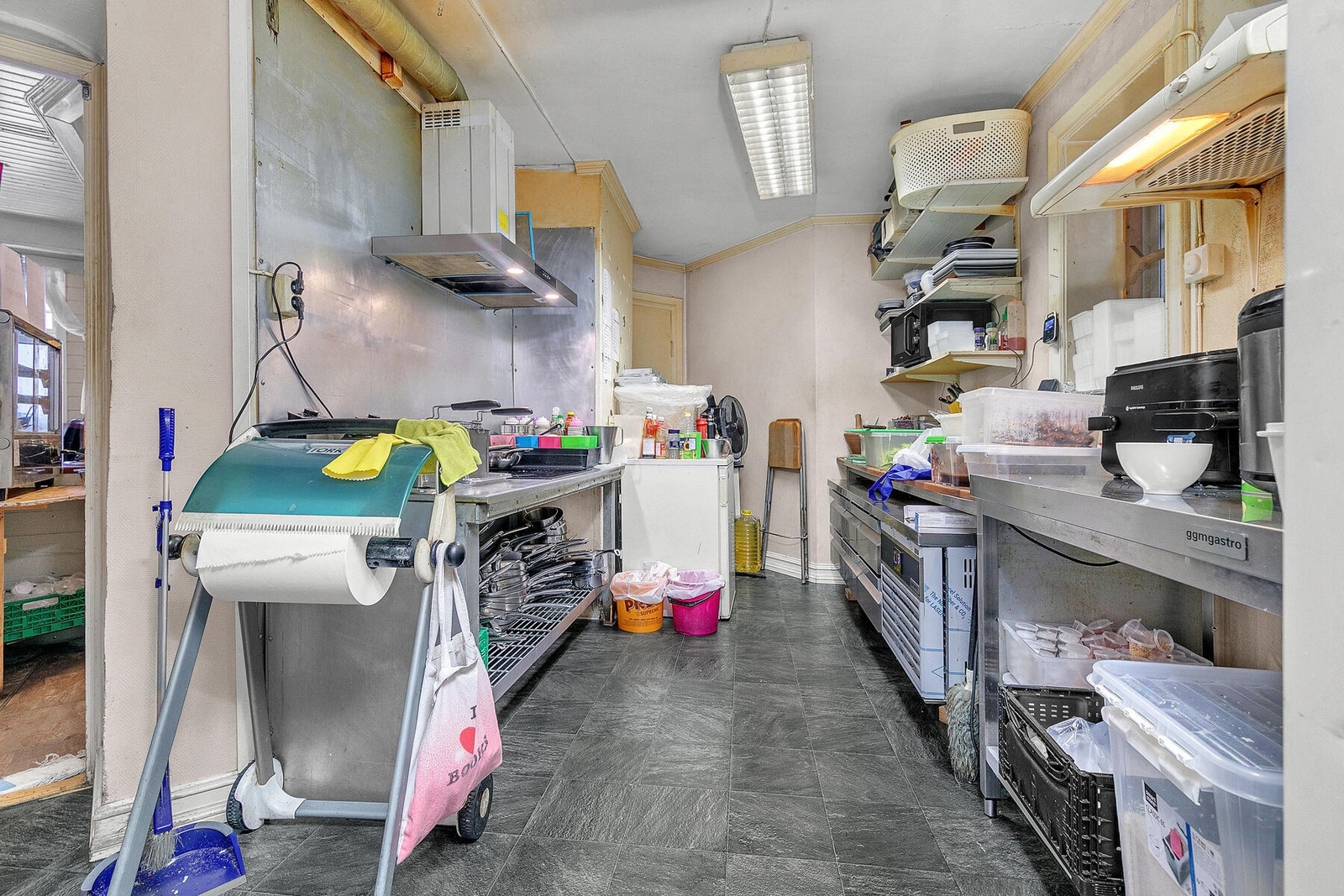 Murgård - Sokkeletasje - Næringslokale Butikk - Kjøkken 2 Galleribilde