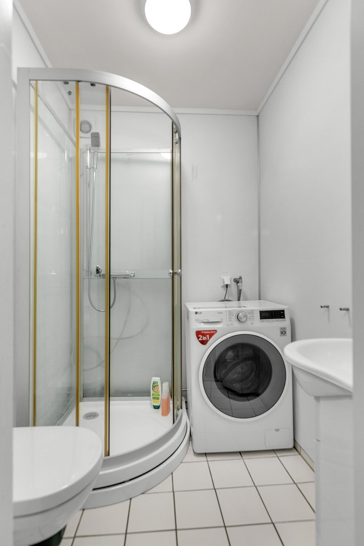 Tregård - Sokkeletasje - Leilighet A - Bad Galleribilde