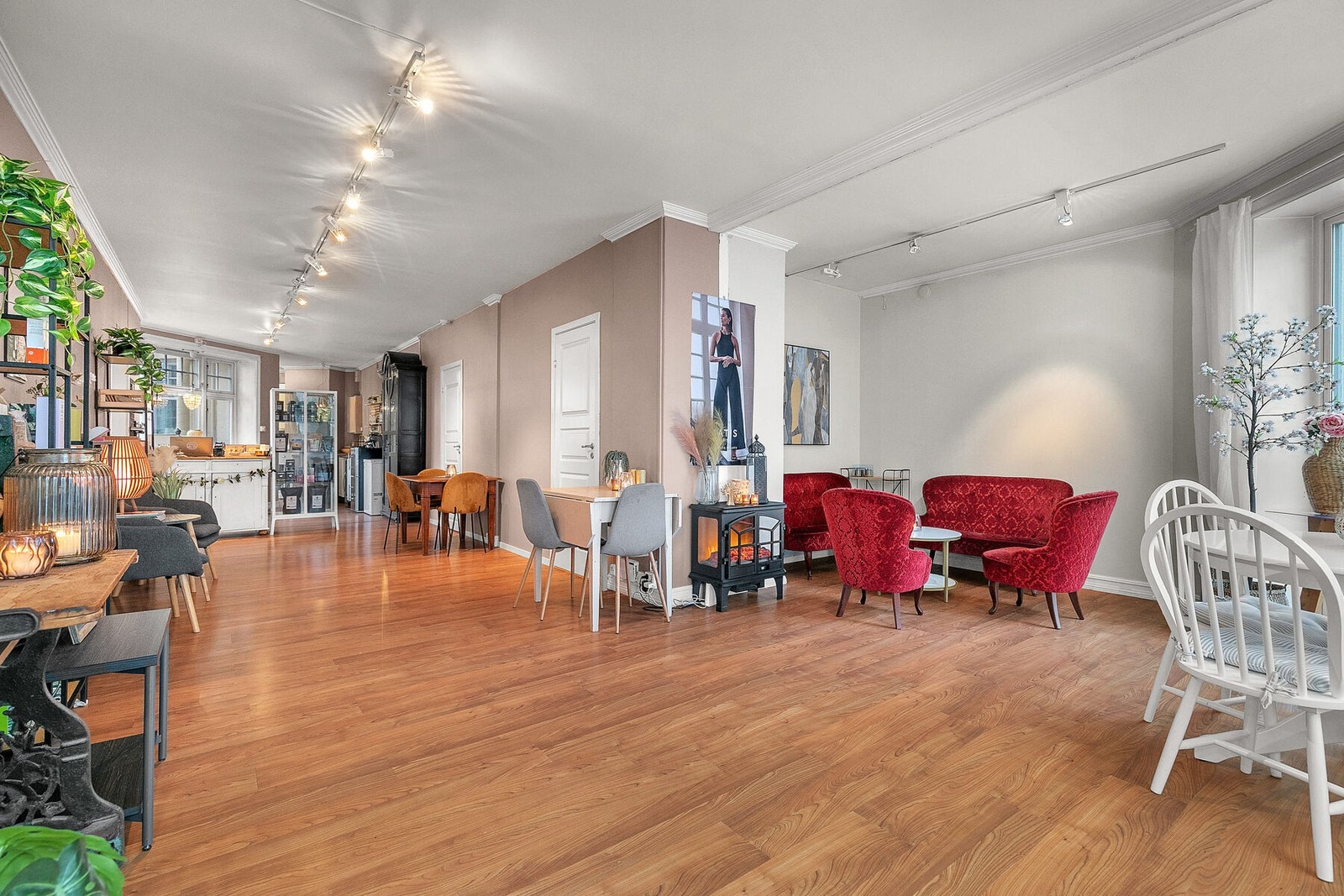 Tregård - 1etg - Næringslokale 2 - Inngangsparti 2 Galleribilde