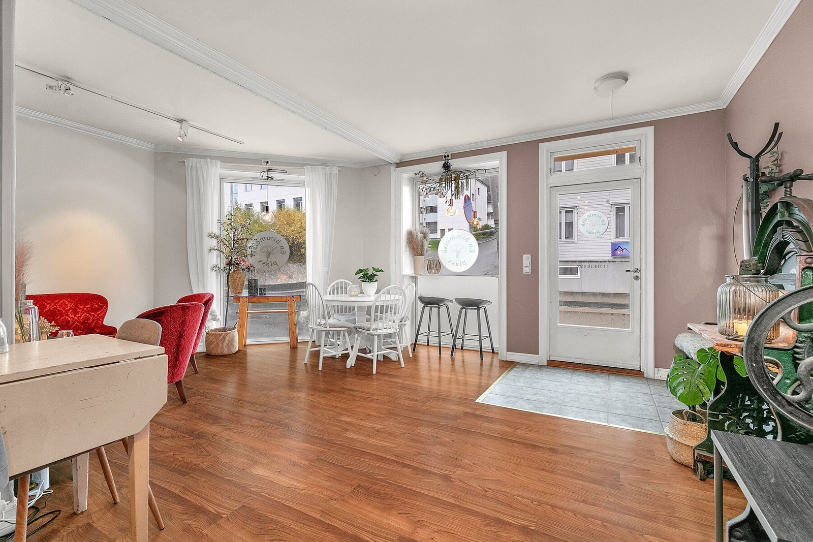 Tregård - 1etg - Næringslokale 2 - Inngangsparti 1 Galleribilde