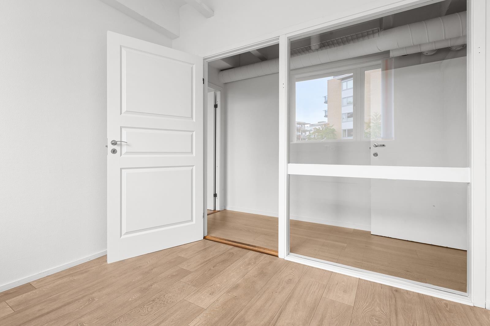 Modulvegger med store vindusfelt Galleribilde