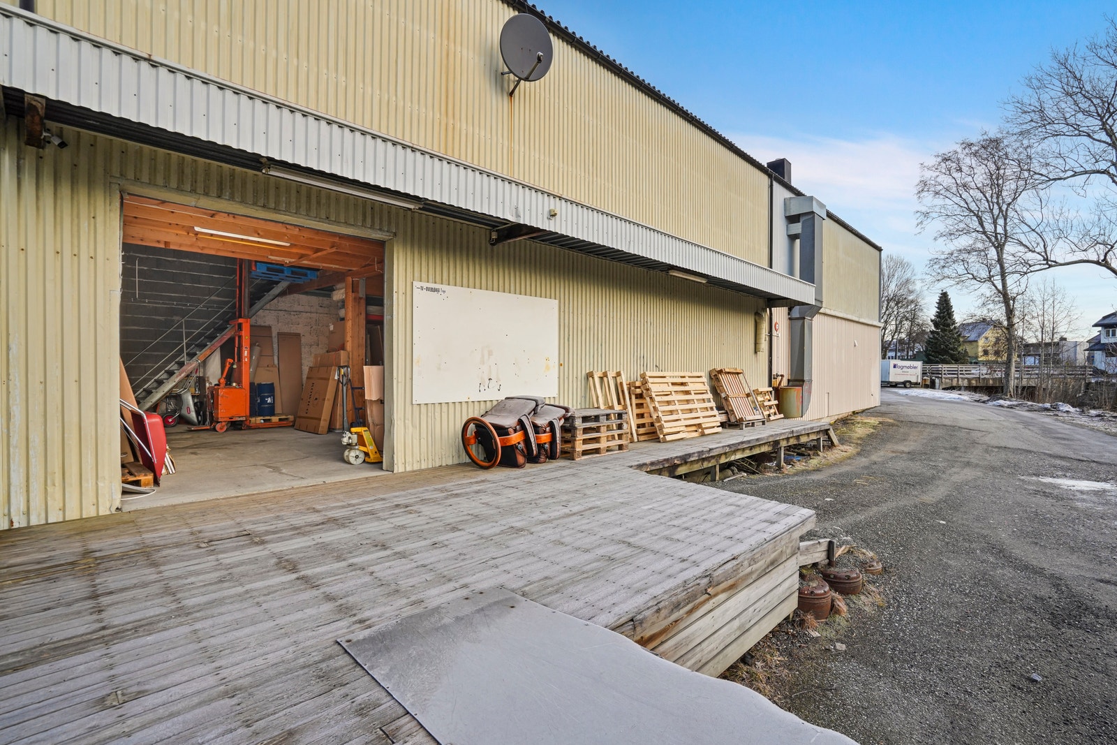 Lagerport, lasterampe Galleribilde