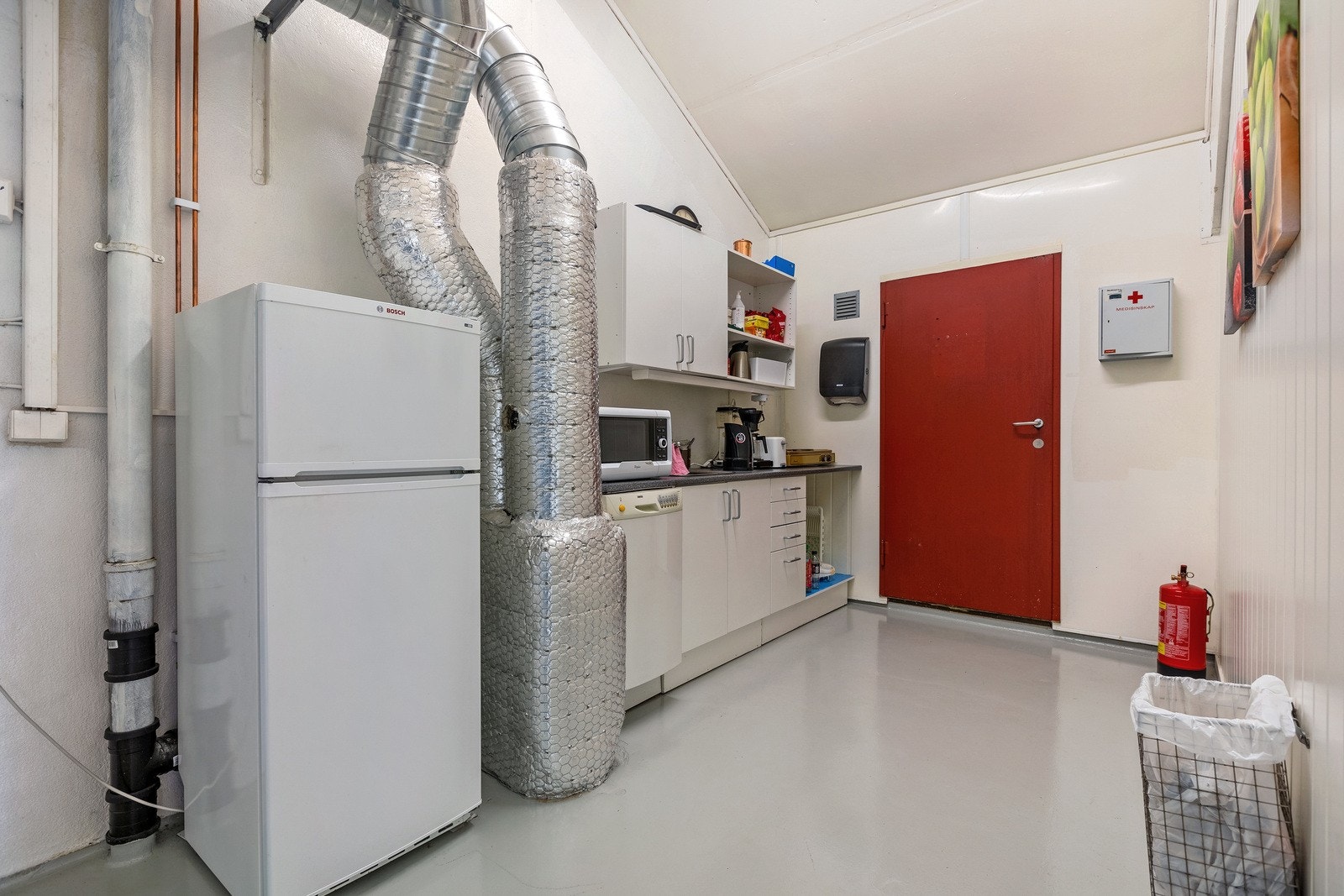 2. etasje: Minikjøkken i tilknytning til kontorer Galleribilde