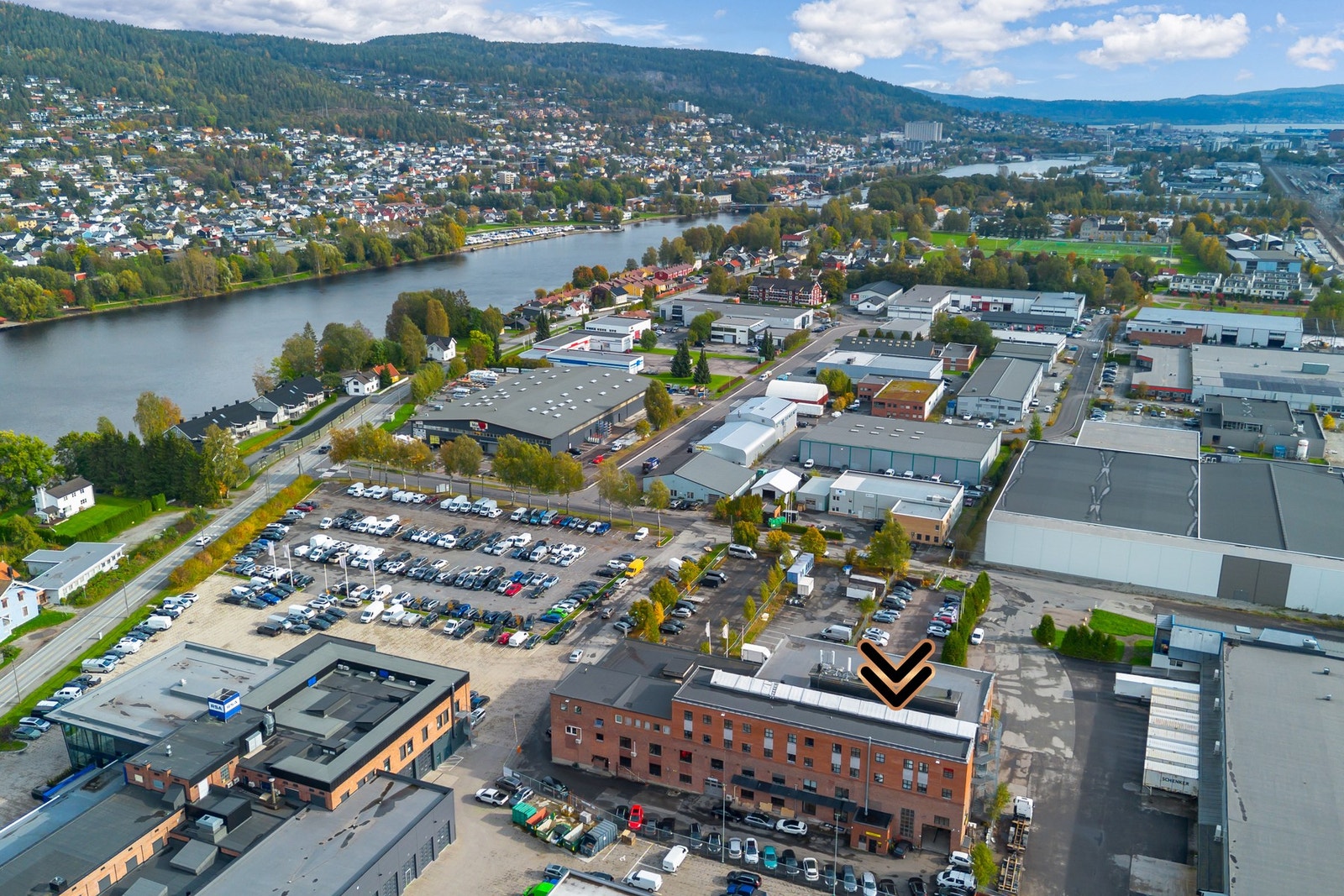 Sentral beliggenhet på Gulskogen med kort vei til både bykjerne og boligområder. Galleribilde