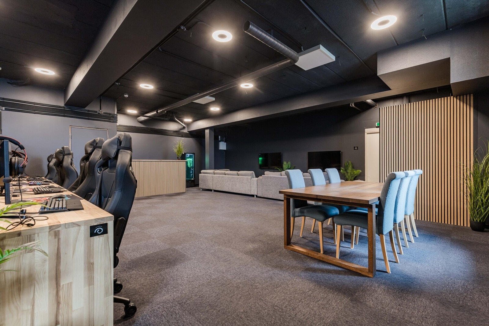 Dette er en sjelden mulighet til å sikre seg et lokale med særpreg og gode tilpasningsmuligheter i et attraktivt næringsområde i Drammen. Galleribilde