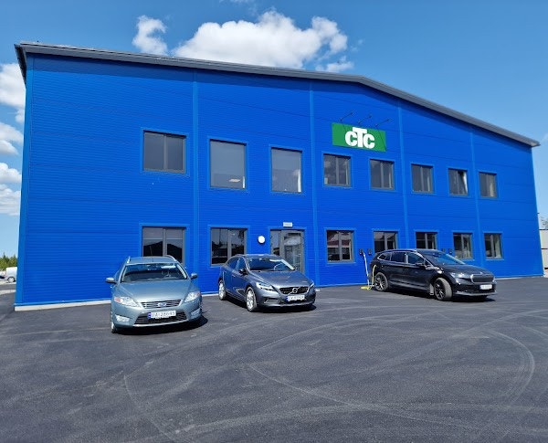 Inngangsparti med parkering Galleribilde