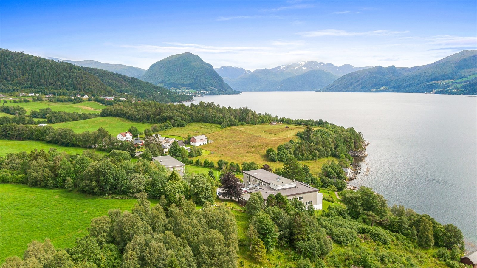 Nærområde mot sentrum og Rotsethornet i bakgrunnen Galleribilde