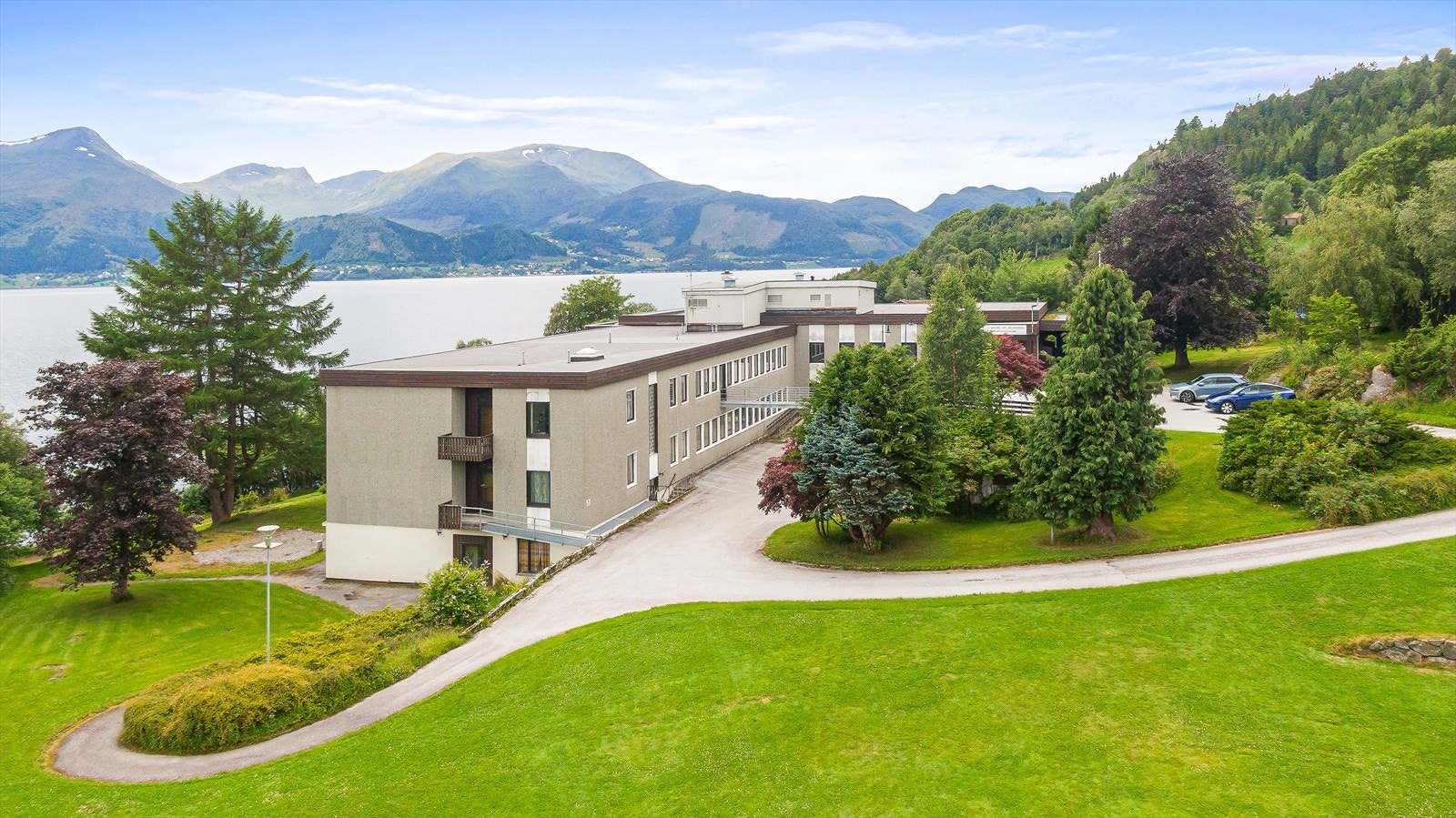 Vakkert opparbeidd uteområde Galleribilde