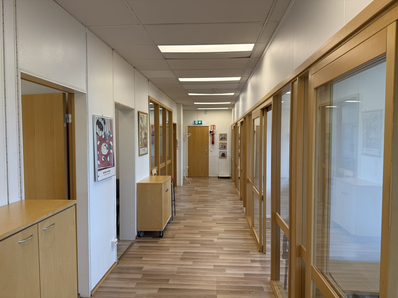 162 kvm lokalet - Gang mot inngang Galleribilde