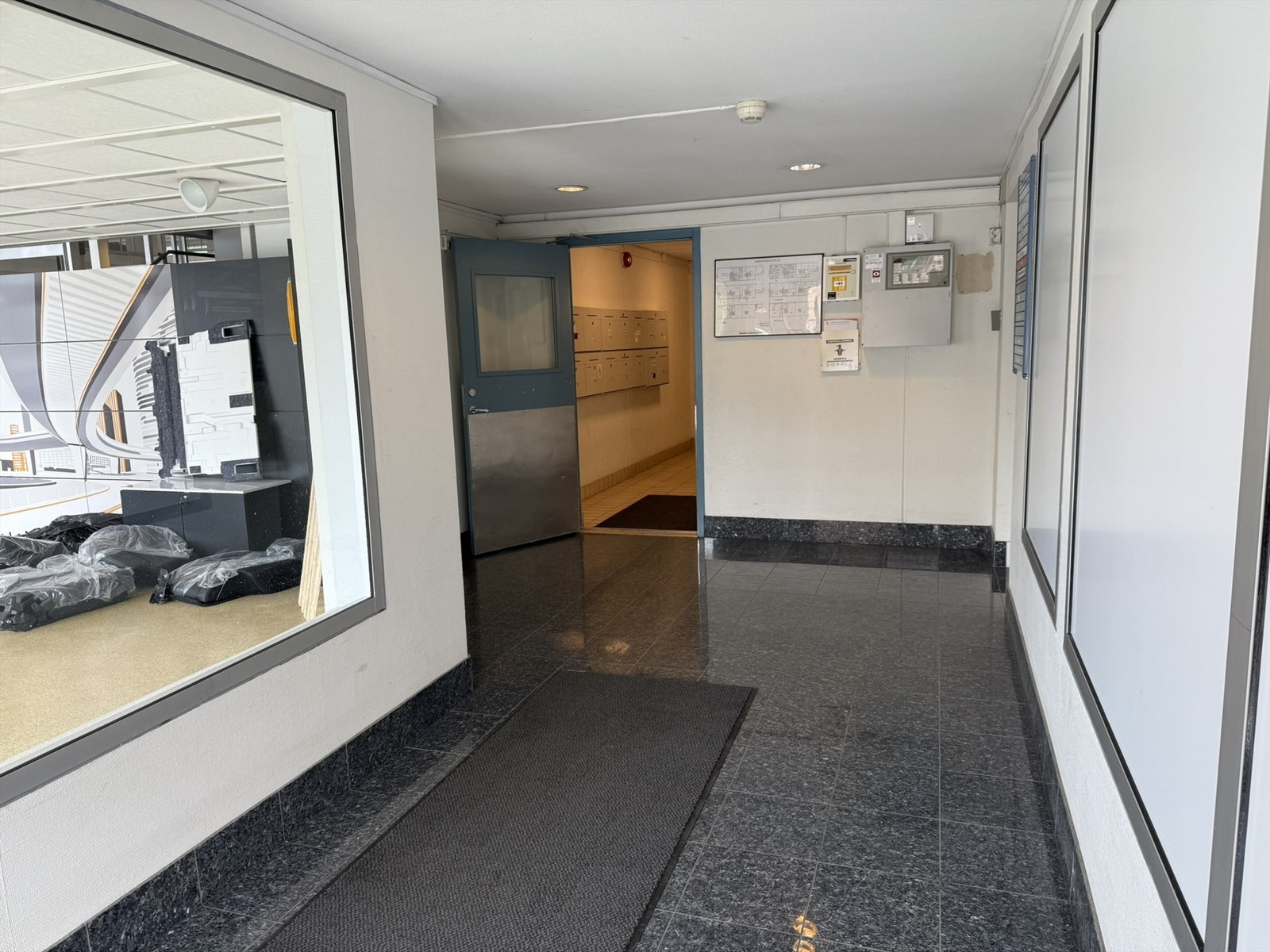 Fra hovedinngang 1 etasje.JPEG Galleribilde