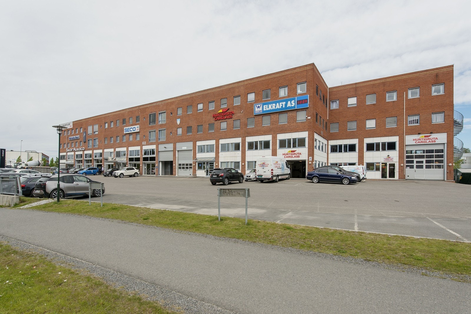 Utvendig med parkering Galleribilde