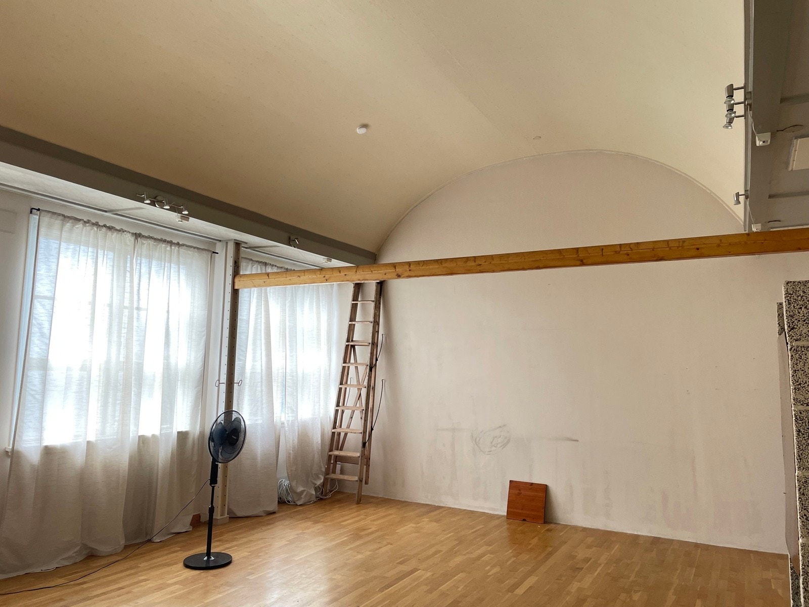 Stort rom i 2. etasje - Opprinnelig gymsal Galleribilde