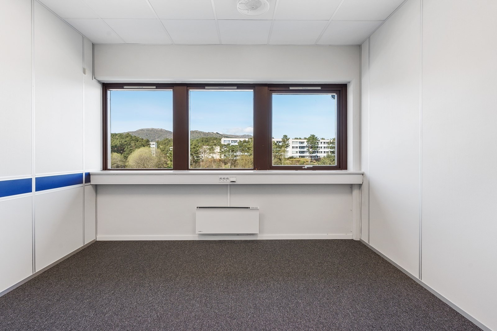 Bilde fra kontorfellesskap. Viste lokaler er nå utleid, men ledige lokaler blir innredet med tilsvarende standard.