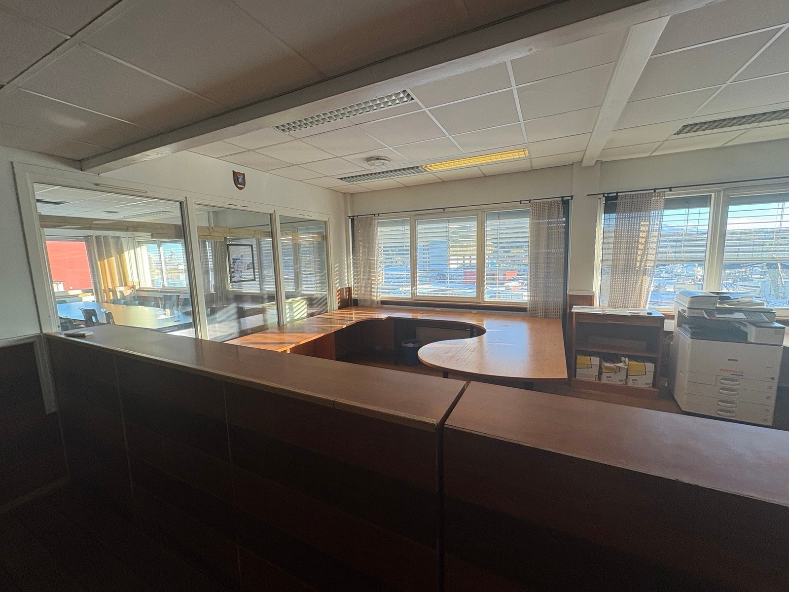 Åpent landskap med muligheter for flere kontorplasser Galleribilde