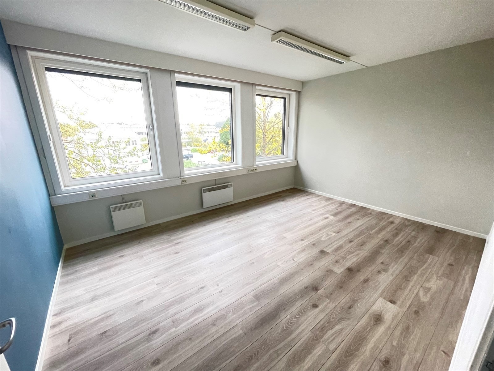 Arealet har enkel adkomst via heis, parkering rett utenfor Galleribilde