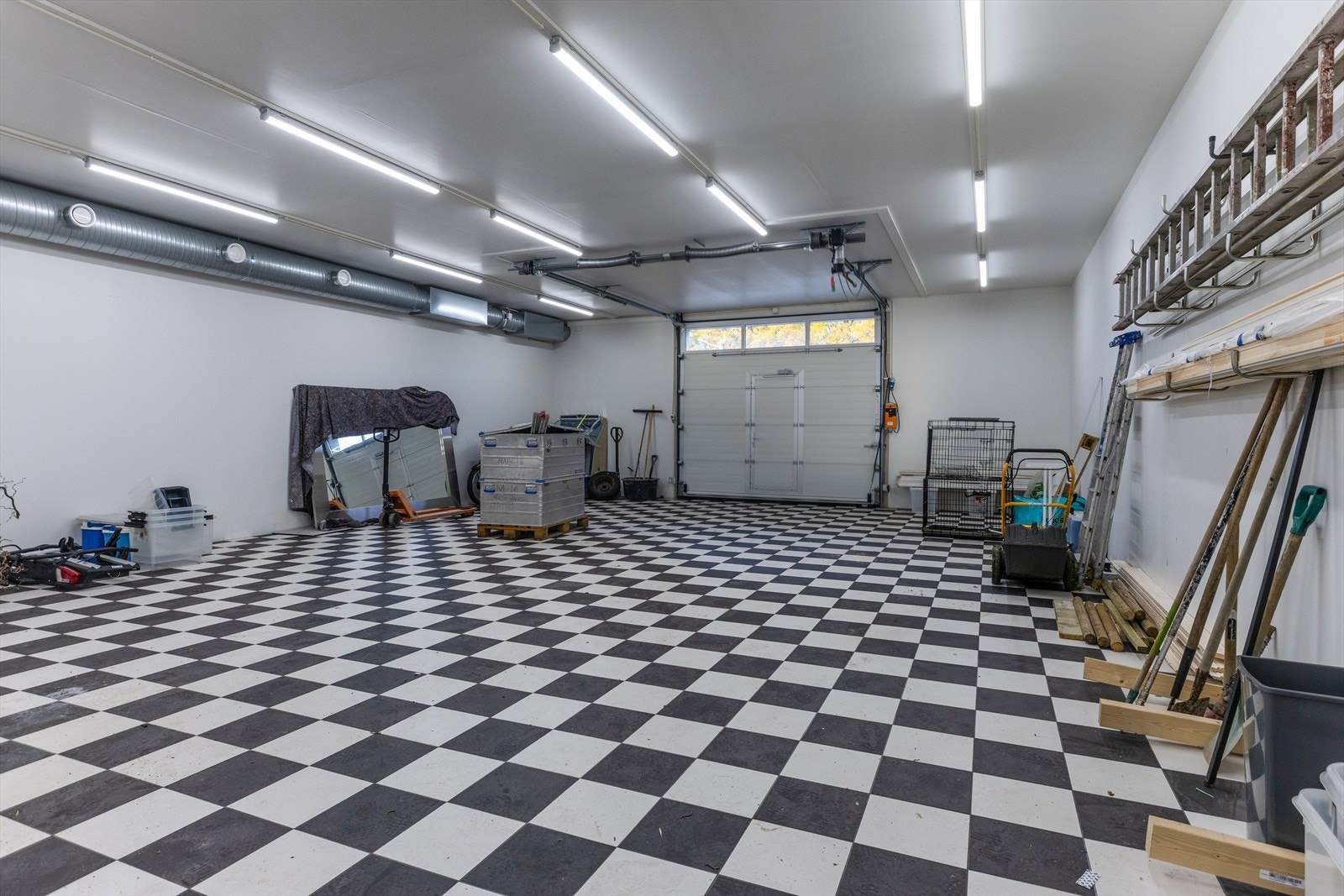 Verkstedhaller med takhøyde 3,20 og 3,70 meter. Galleribilde