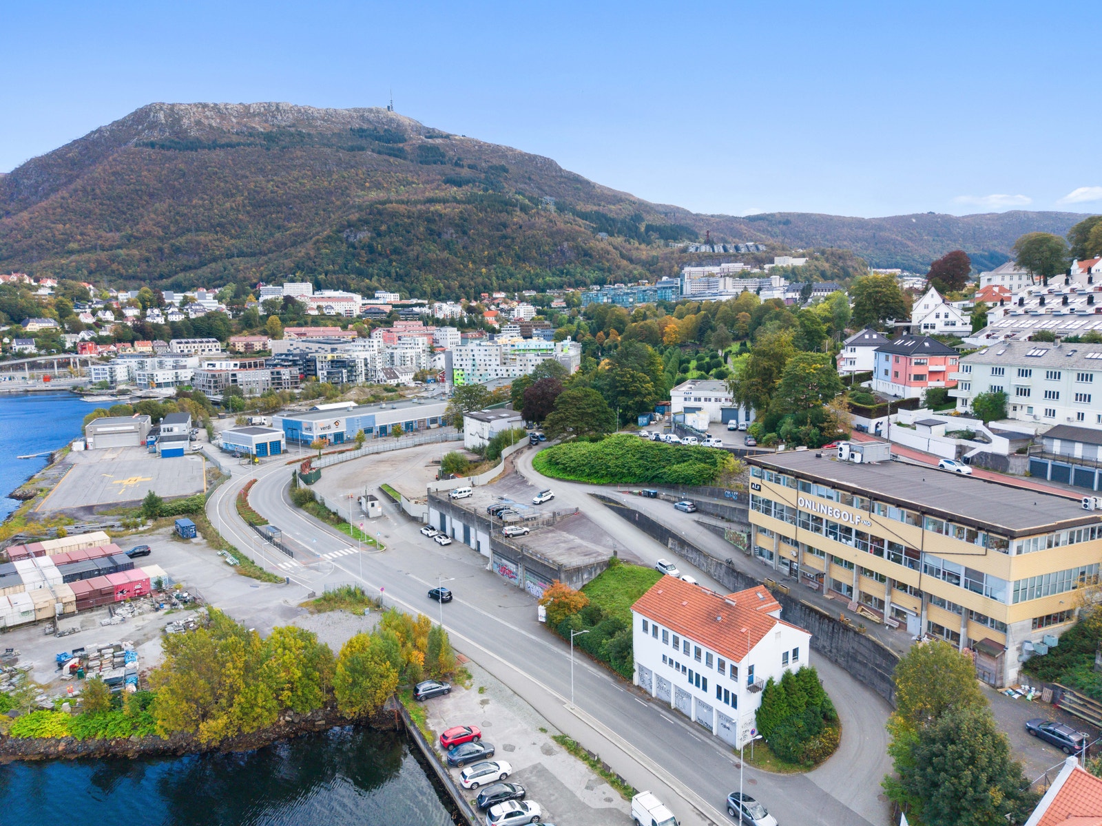 Oversiktsbilde, aktuelt bygg sees nederst Galleribilde