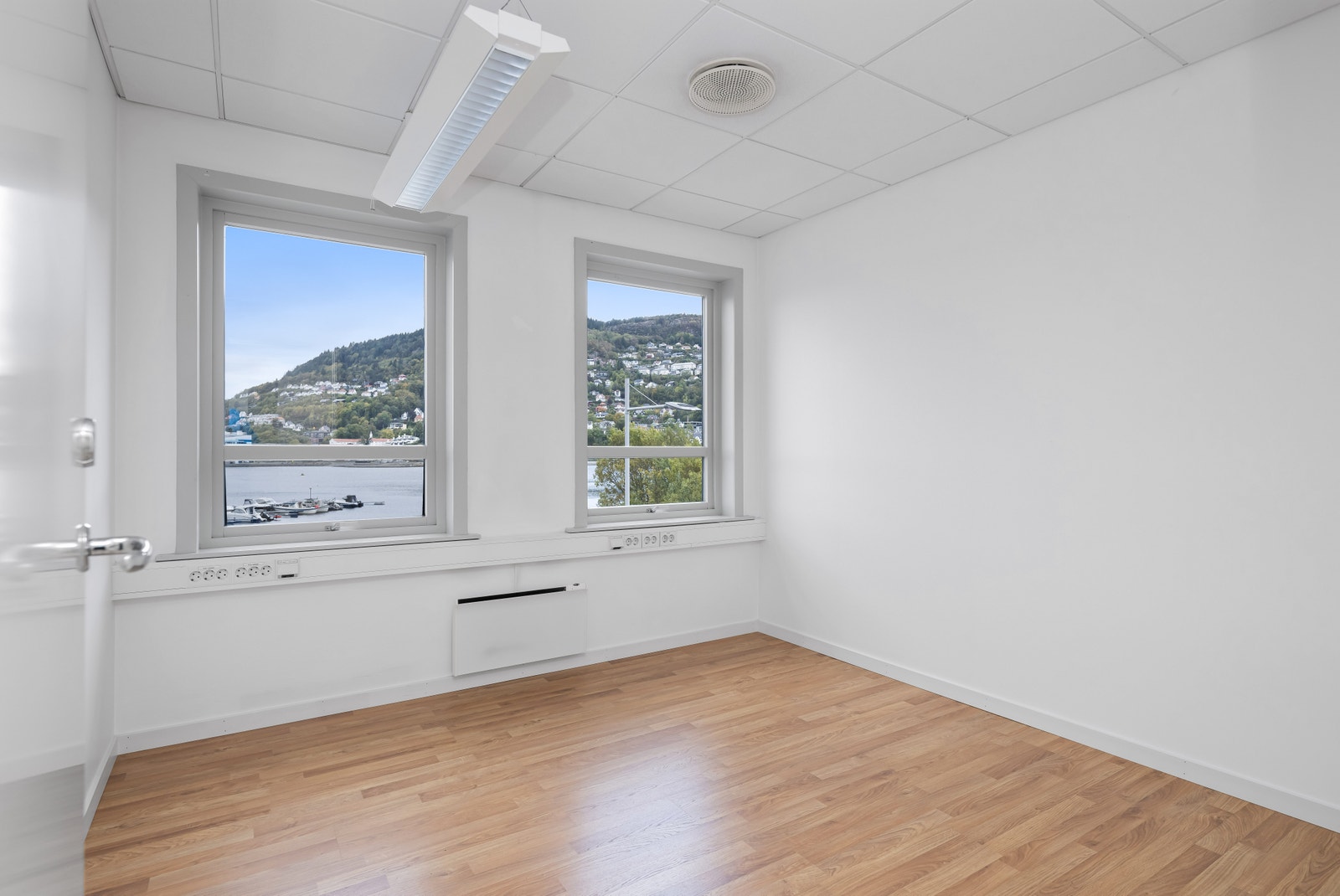 Kontorer med sjøutsikt Galleribilde