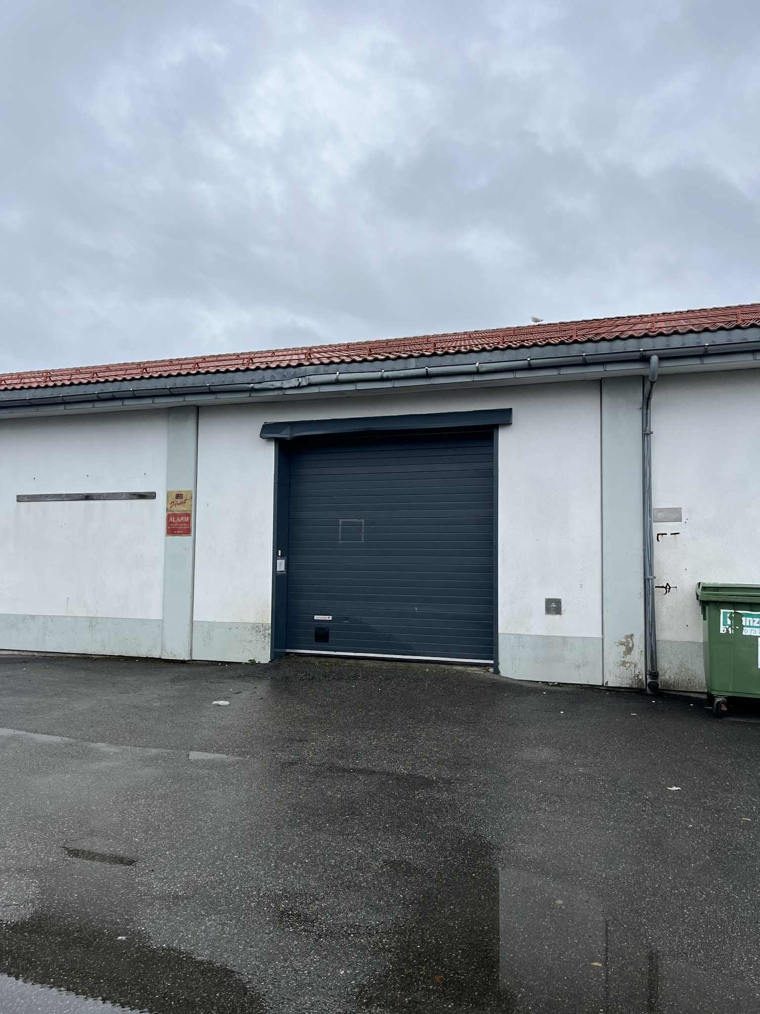 Varelevering på bakside av bygget.(felles med Musti) Galleribilde