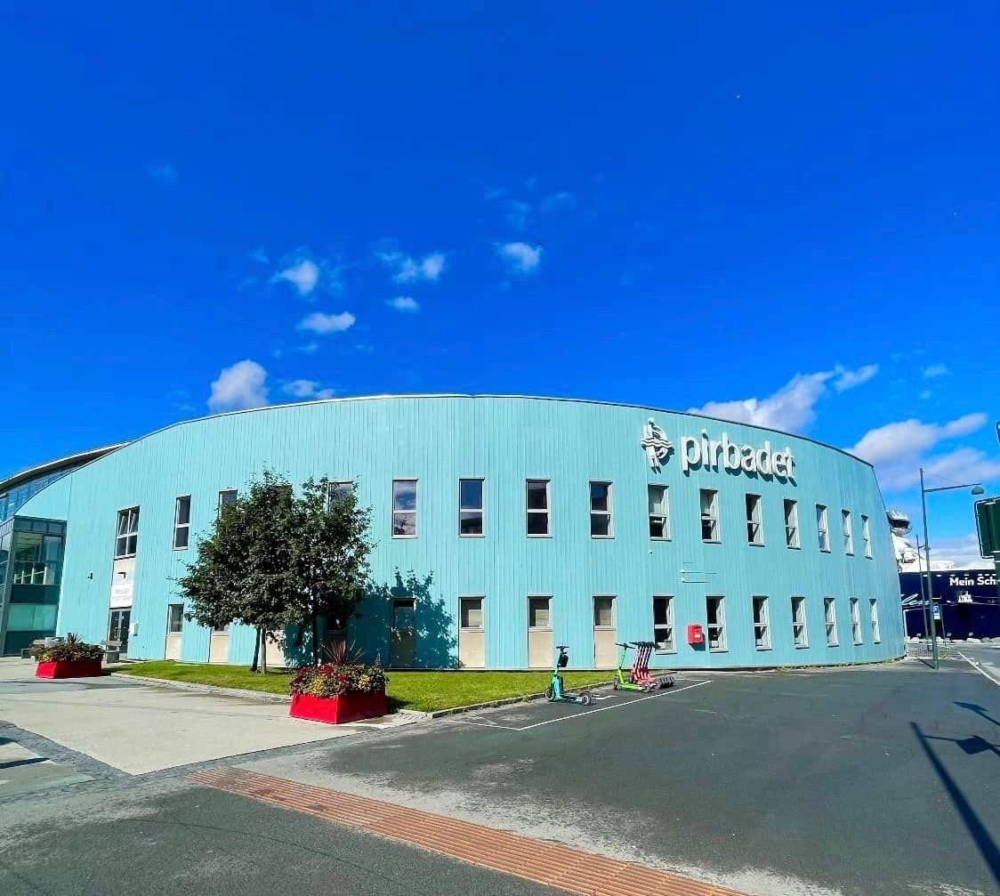 Fasade. Arealene ligger i 2. etasje Galleribilde