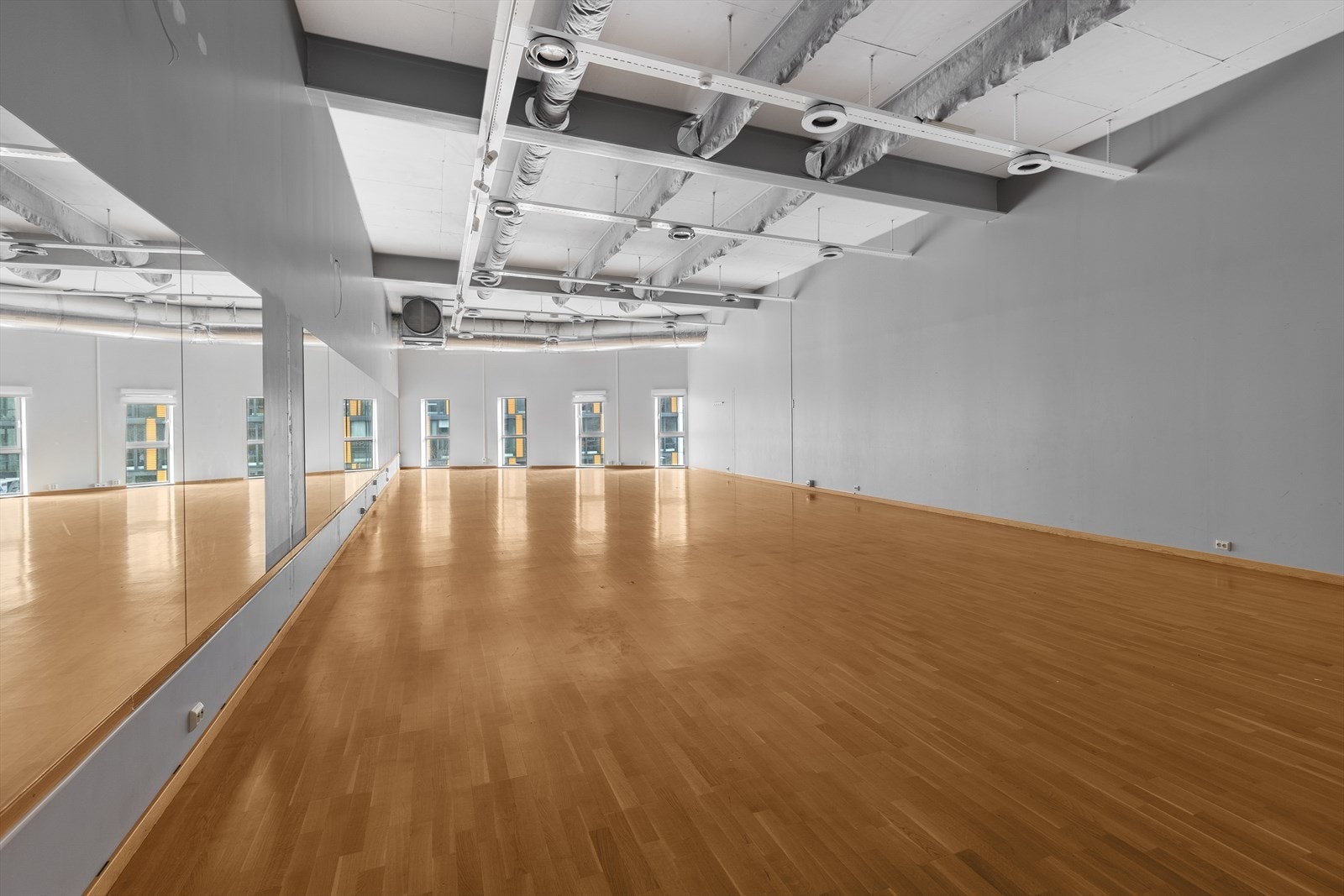 Gruppe 2 ca. 196 kvm BTA fra inngangsdør. Kan kombineres med naboareal. Galleribilde