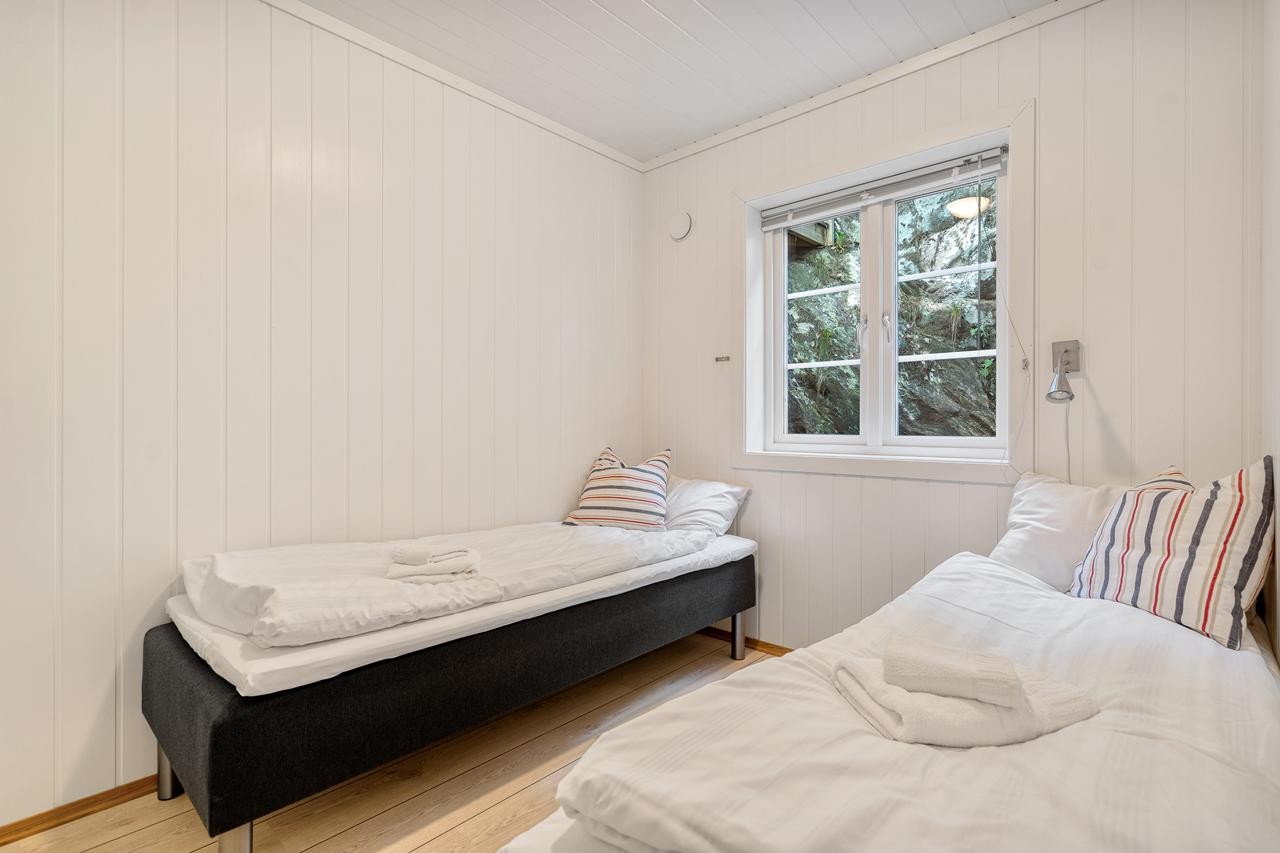 2302102530766 Galleribilde