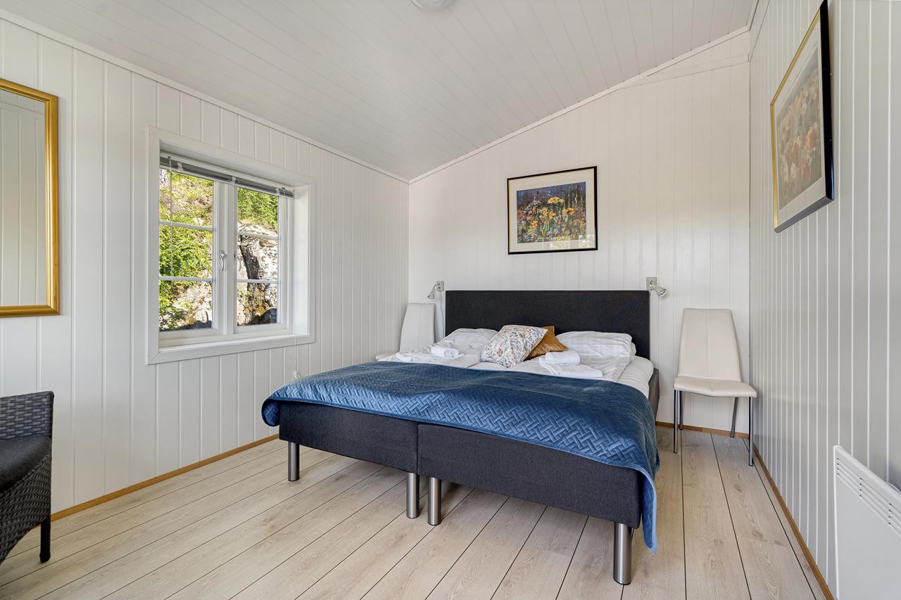 2302102530750 Galleribilde