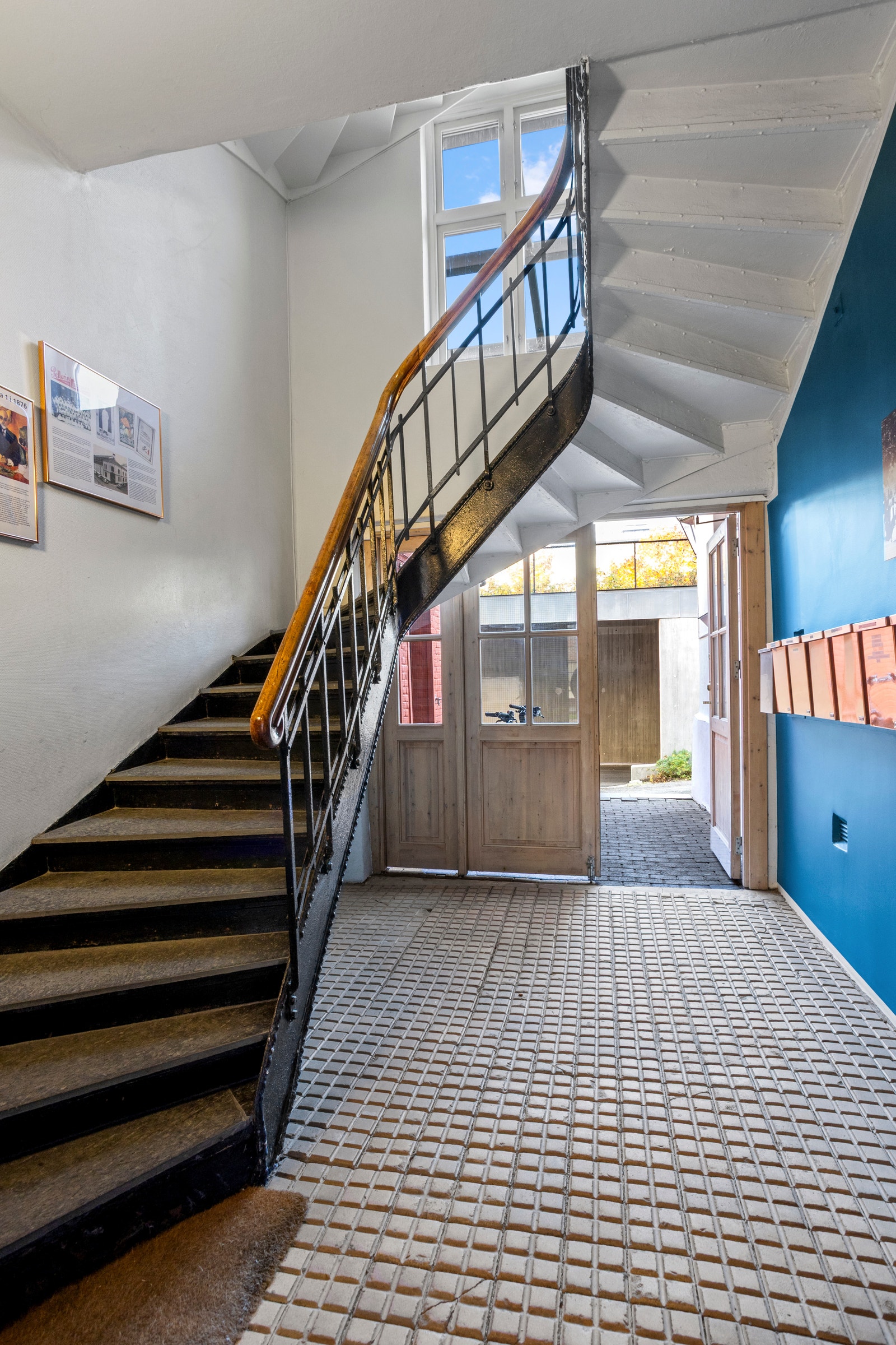 Tarppegang til lokalene i 3. etasje Galleribilde