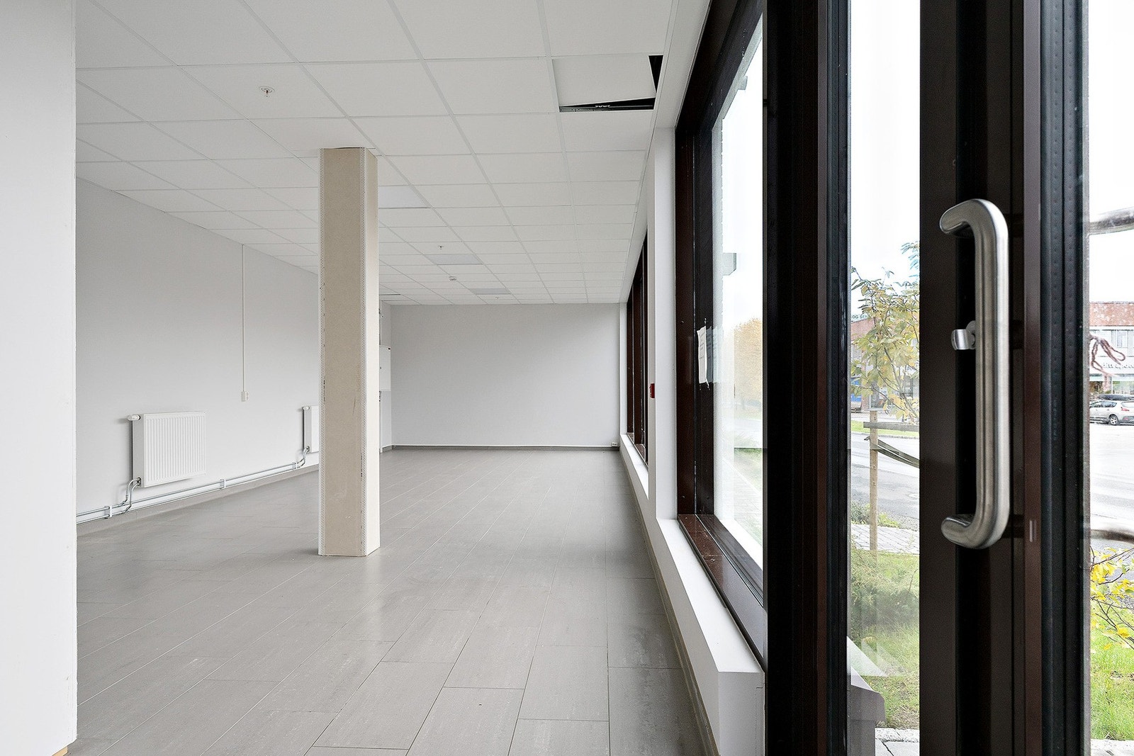 Her er du midt i hjertet av bygda, omgitt av boliger, handel og servicetilbud. Galleribilde