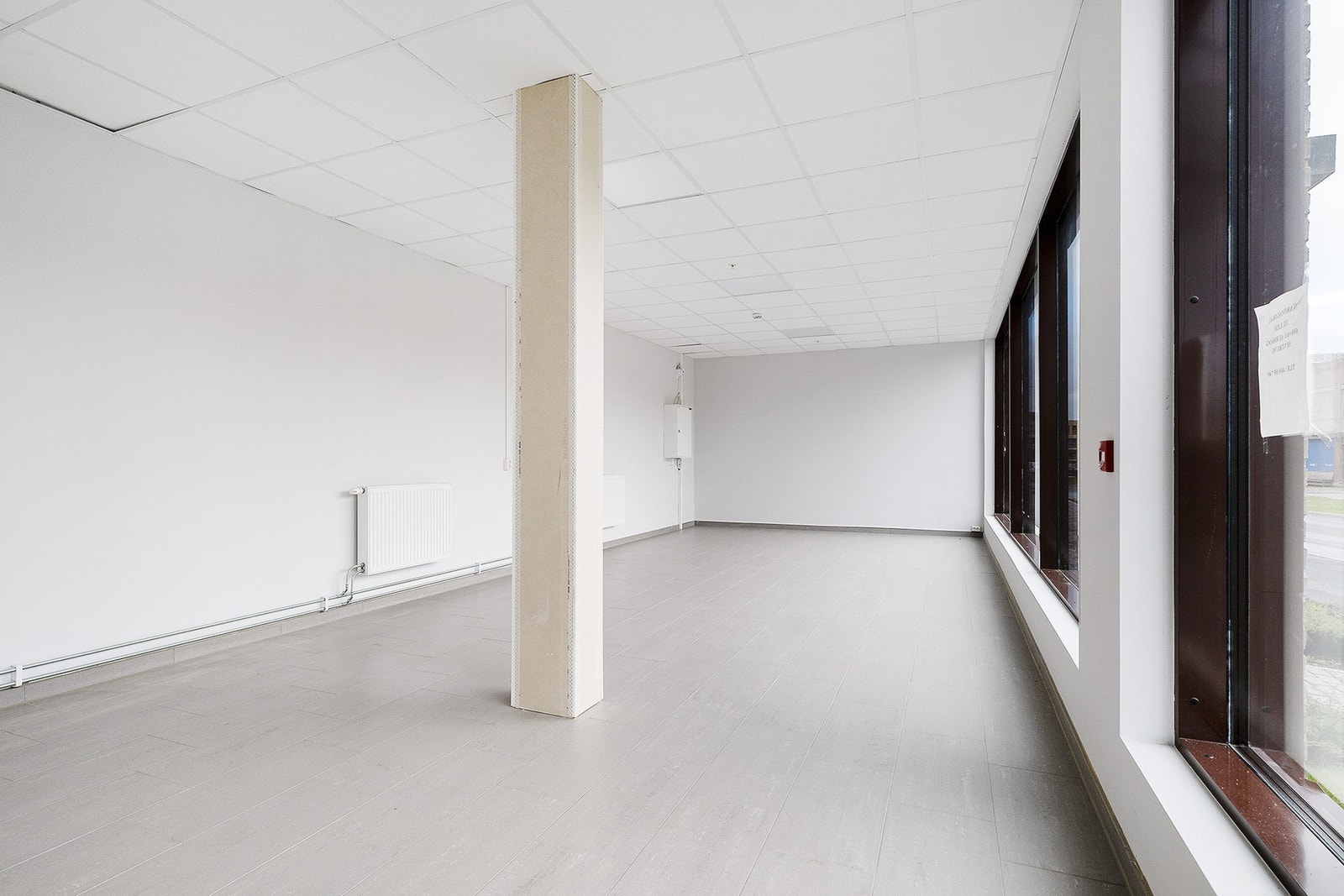 Bygget sto ferdig i 2023 og holder en moderne og gjennomført standard, med tidsriktige materialer, fjernvarme og balansert ventilasjon. Galleribilde