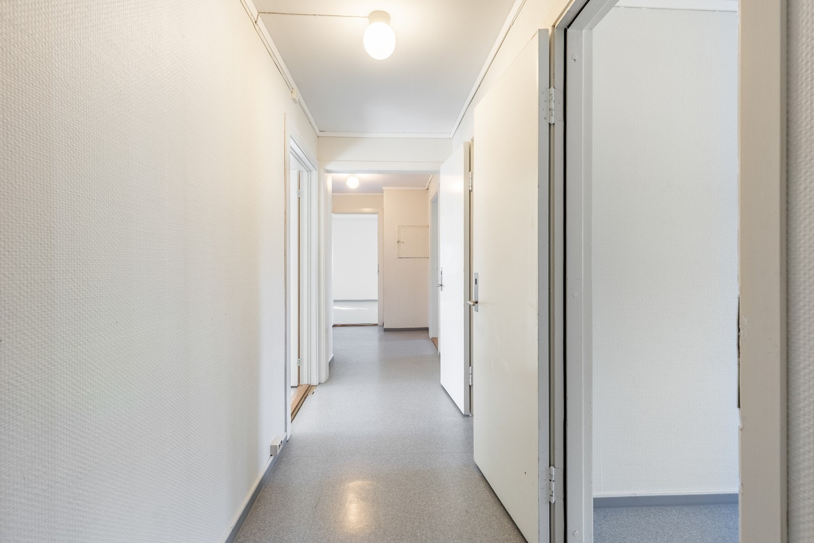 Utleiebygg. Tidligere "låven". Galleribilde