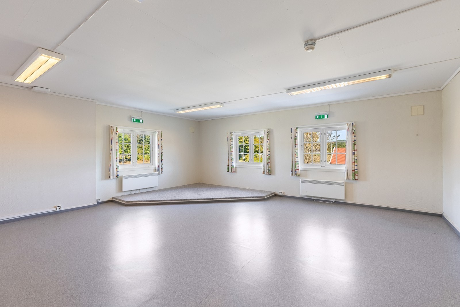 Utleiebygg. Tidligere "låven". Galleribilde