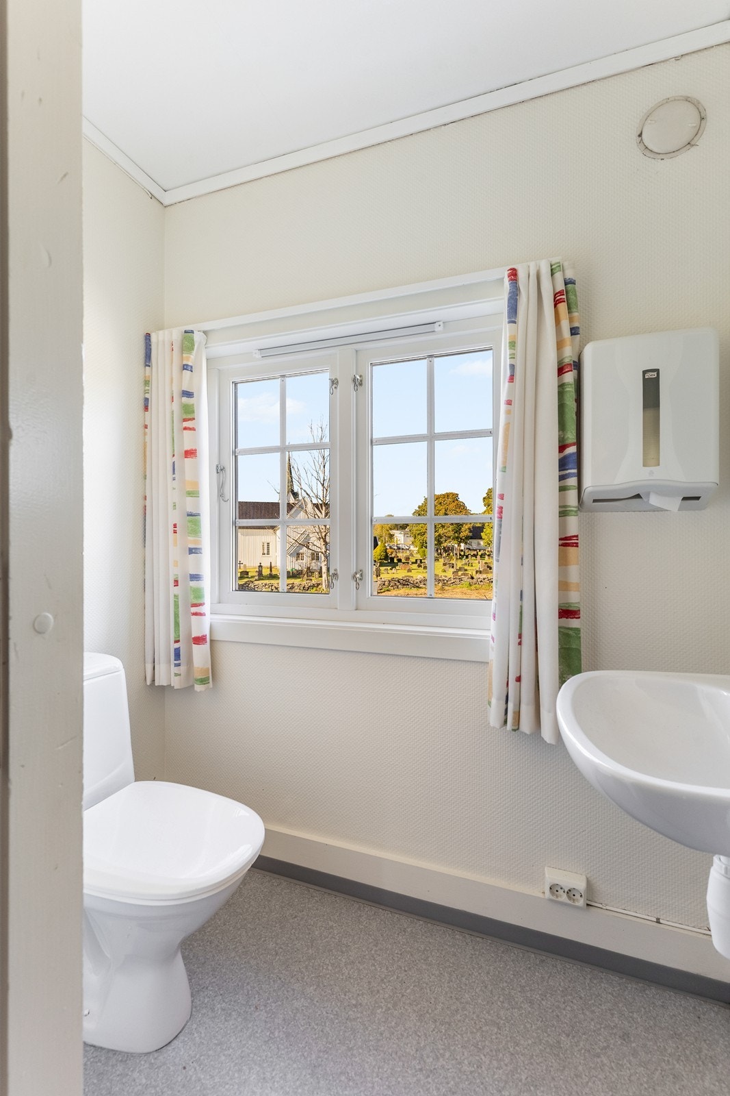 Utleiebygg. Tidligere "låven". Galleribilde