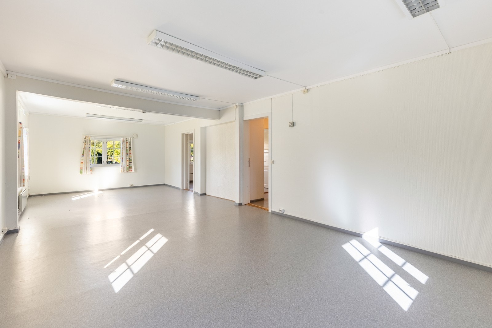 Utleiebygg. Tidligere "låven". Galleribilde