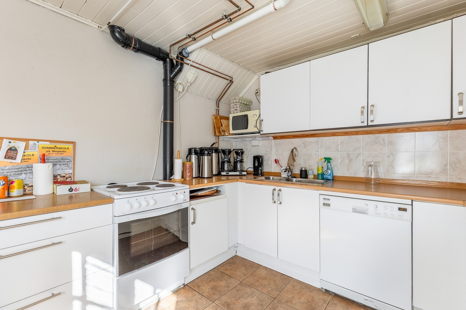 Utleiebygg. Tidligere "låven". Galleribilde