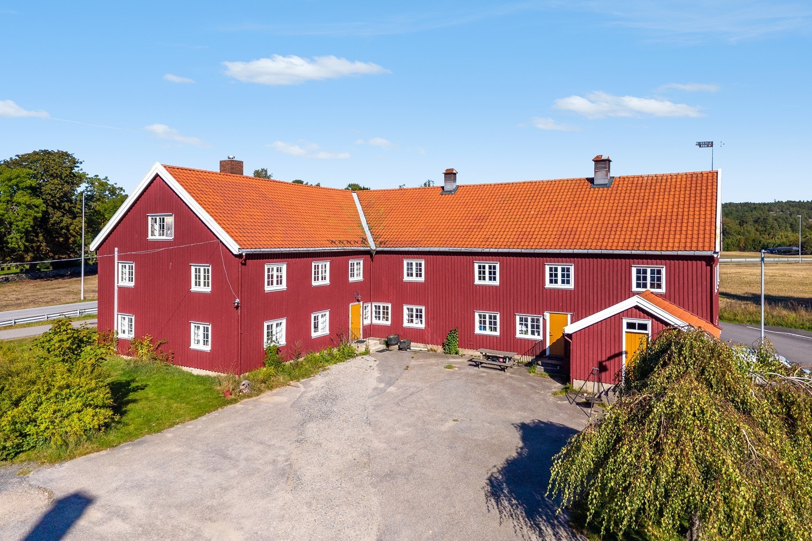 Utleiebygg. Tidligere "låven". Galleribilde