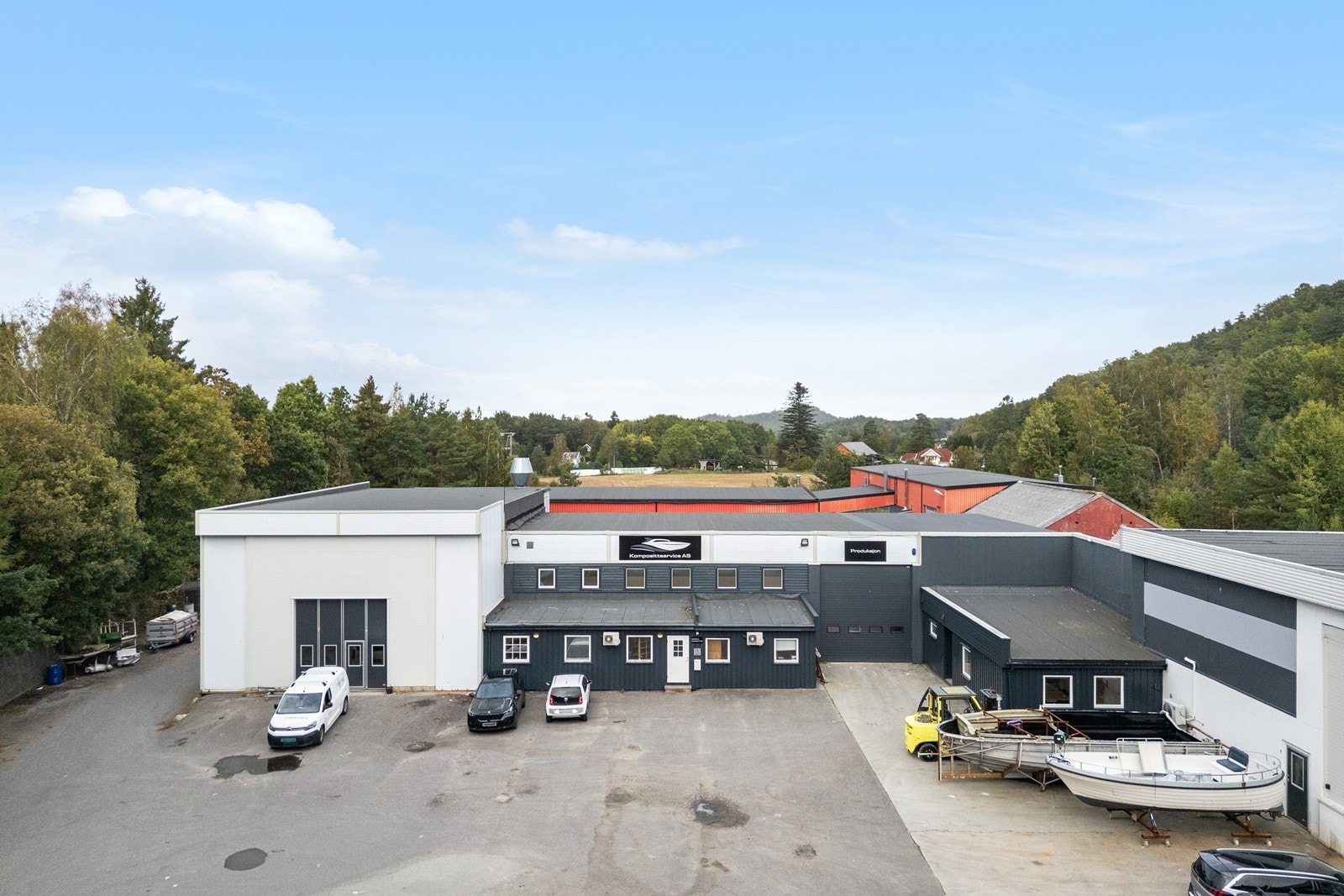 Bedriftens virksomhet er bygging av og reparasjon av båter i glassfiber. Galleribilde