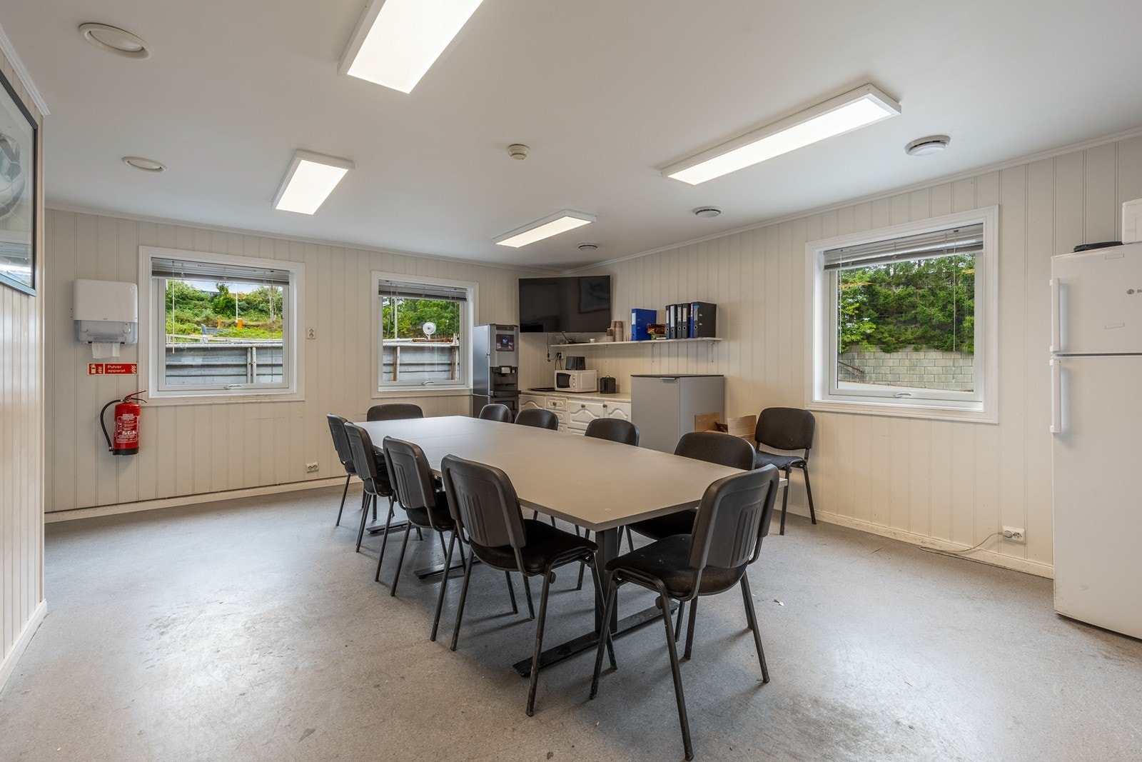 Administrasjonsbygg/kontor. Her med spiserom. Galleribilde