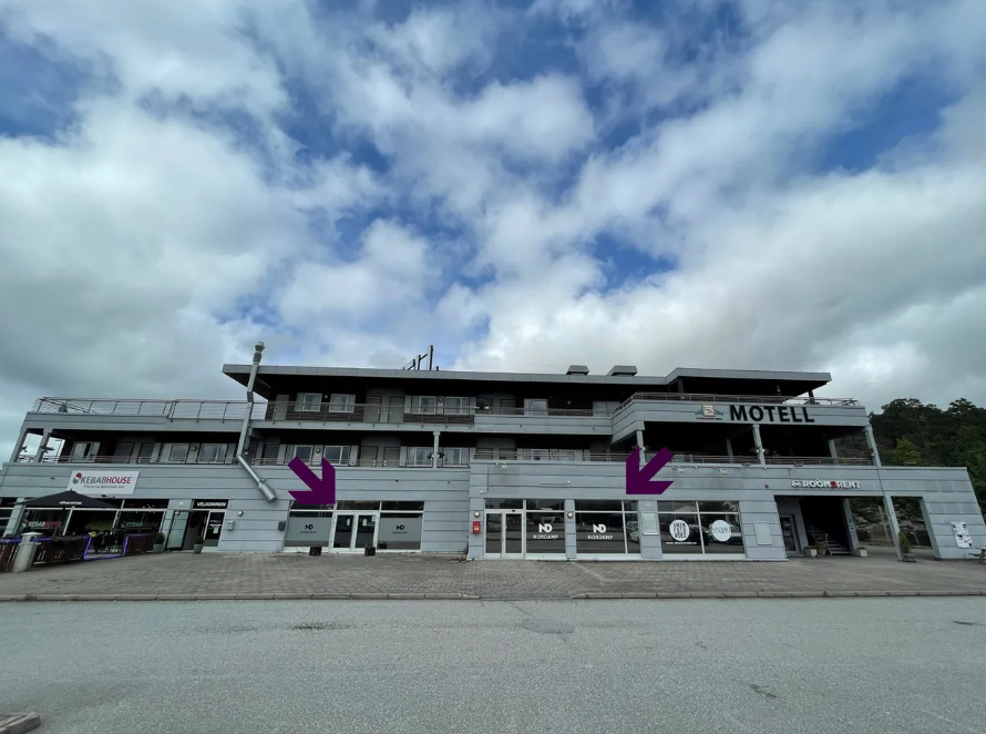 Lokalene til venstre (kebab house er utleid) øvrige deler av næringslokalene på bakkeplan er ledige. Galleribilde