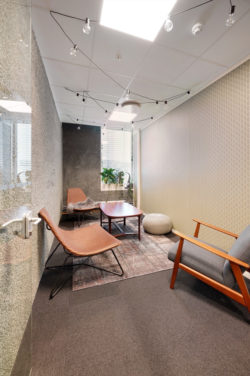 Ledig lokale 3. etasje.
Dette arealet tilbyr et rolig rom med gode lysforhold, perfekt for avslapning eller kreativt arbeid. Galleribilde