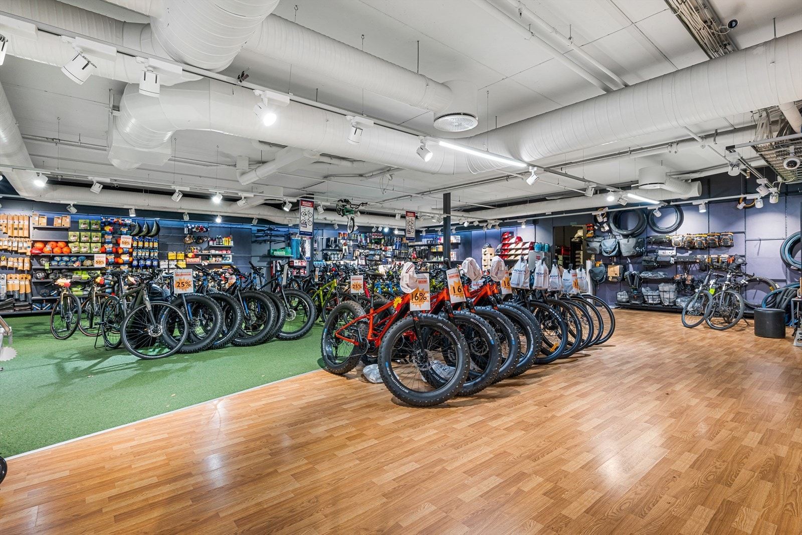 Seksjonen er i dag utleid med avtale fram til 31.08.2026, med årlig leieinntekt på kr. 662 808,- Dagens leietaker kan frivillig tre ut av leieavtalen hvis ny eier ønsker dette. Galleribilde