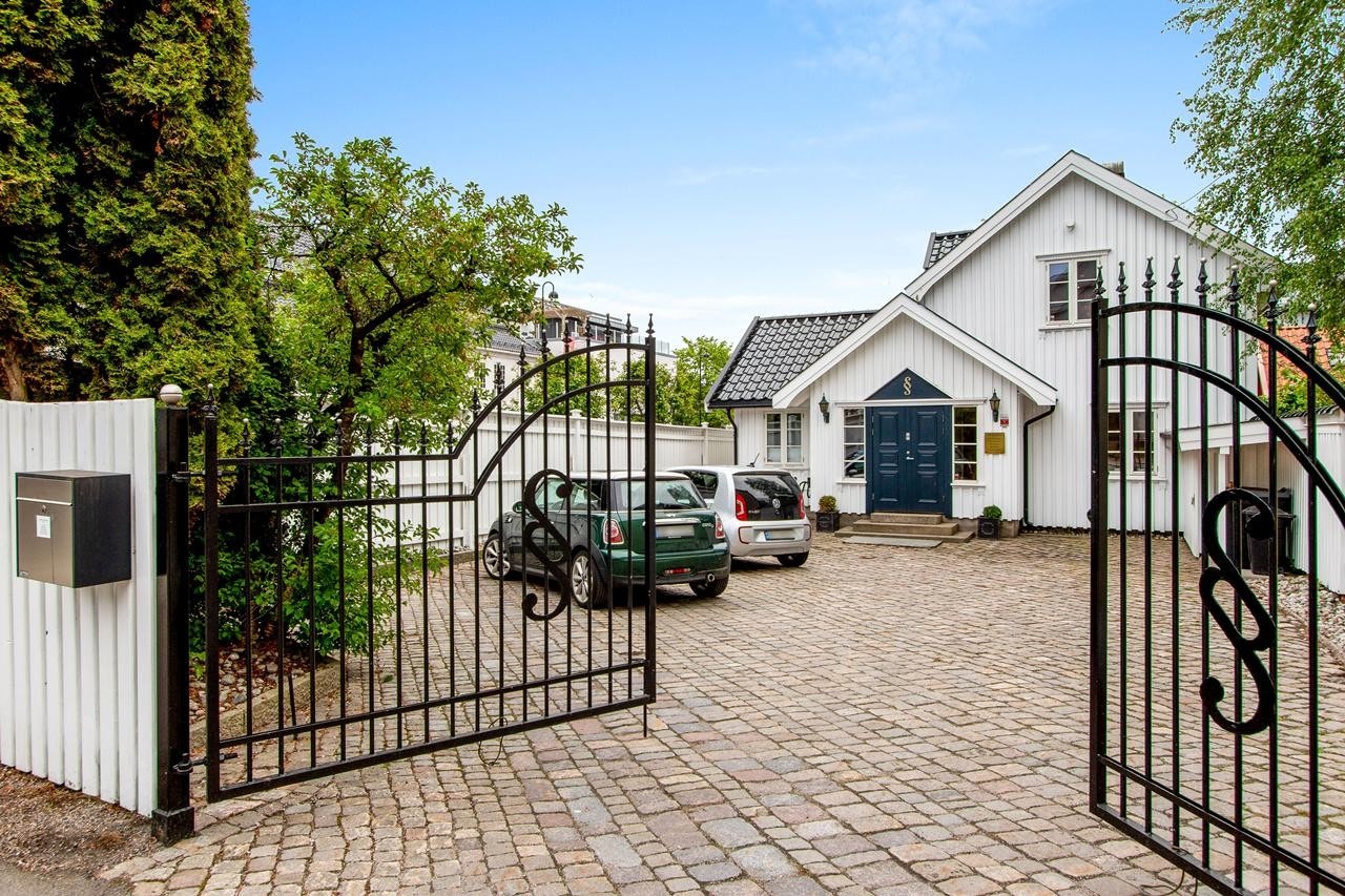 Ærverdig kontoreiendom til salgs for egenbruker Galleribilde