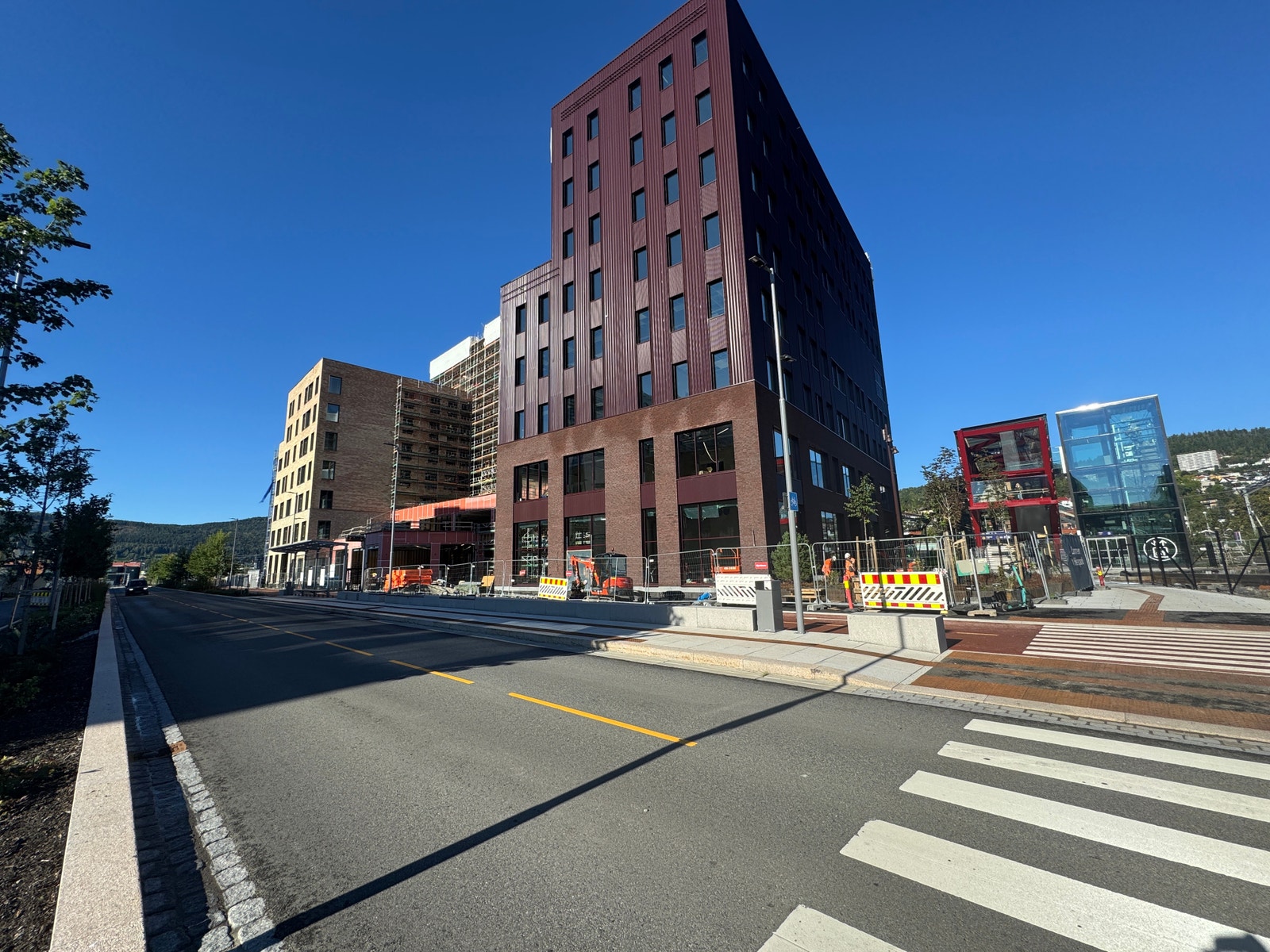 Dette trinnet er plassert rett ved gangspassasjen mellom Brakerøya stasjon og sykehuset og vil bli et område med mye liv. Galleribilde