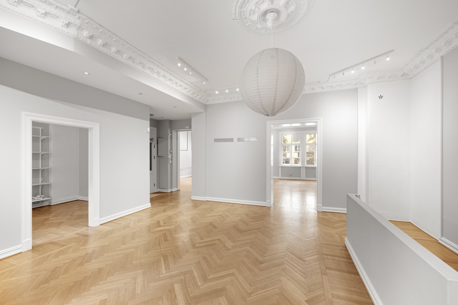 Første etasje er gjennomgående og er på 186 m². Galleribilde