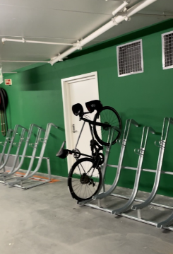 Innendørs sykkelparkering for ansatte Galleribilde