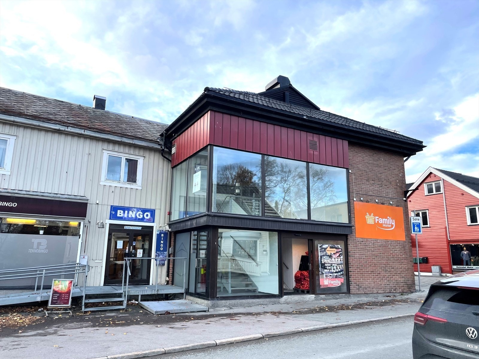 Fasade med inngangsparti Galleribilde