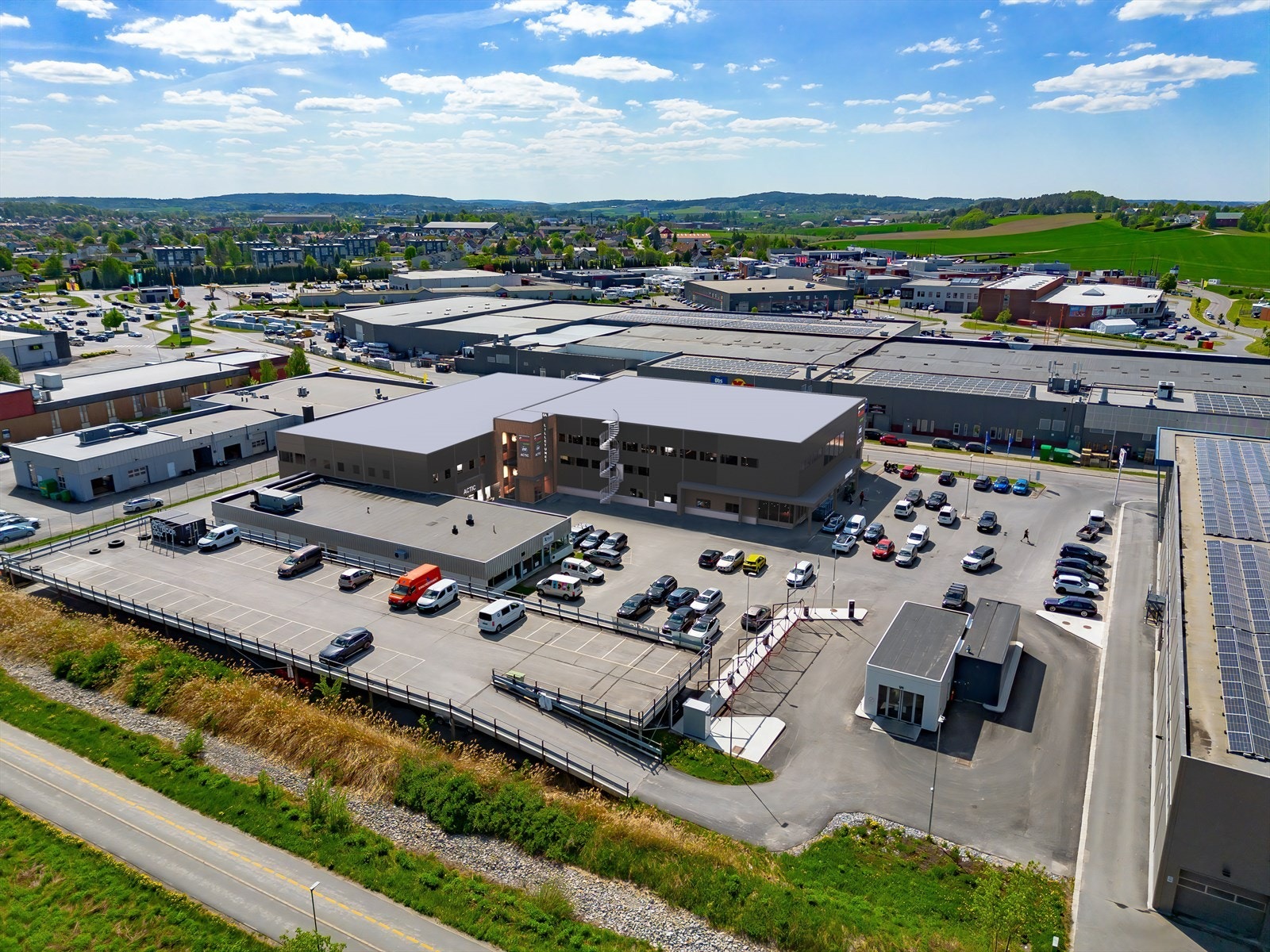 Lilletunveien 6A, dagligvare - forretning Galleribilde