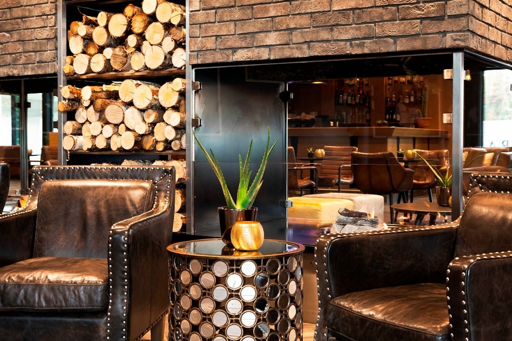 I bygget finner du Radisson Blu - Hotell med restaurant, konferansesaler, møterom til leie og hyggelig inngangsparti med lounge og servering Galleribilde